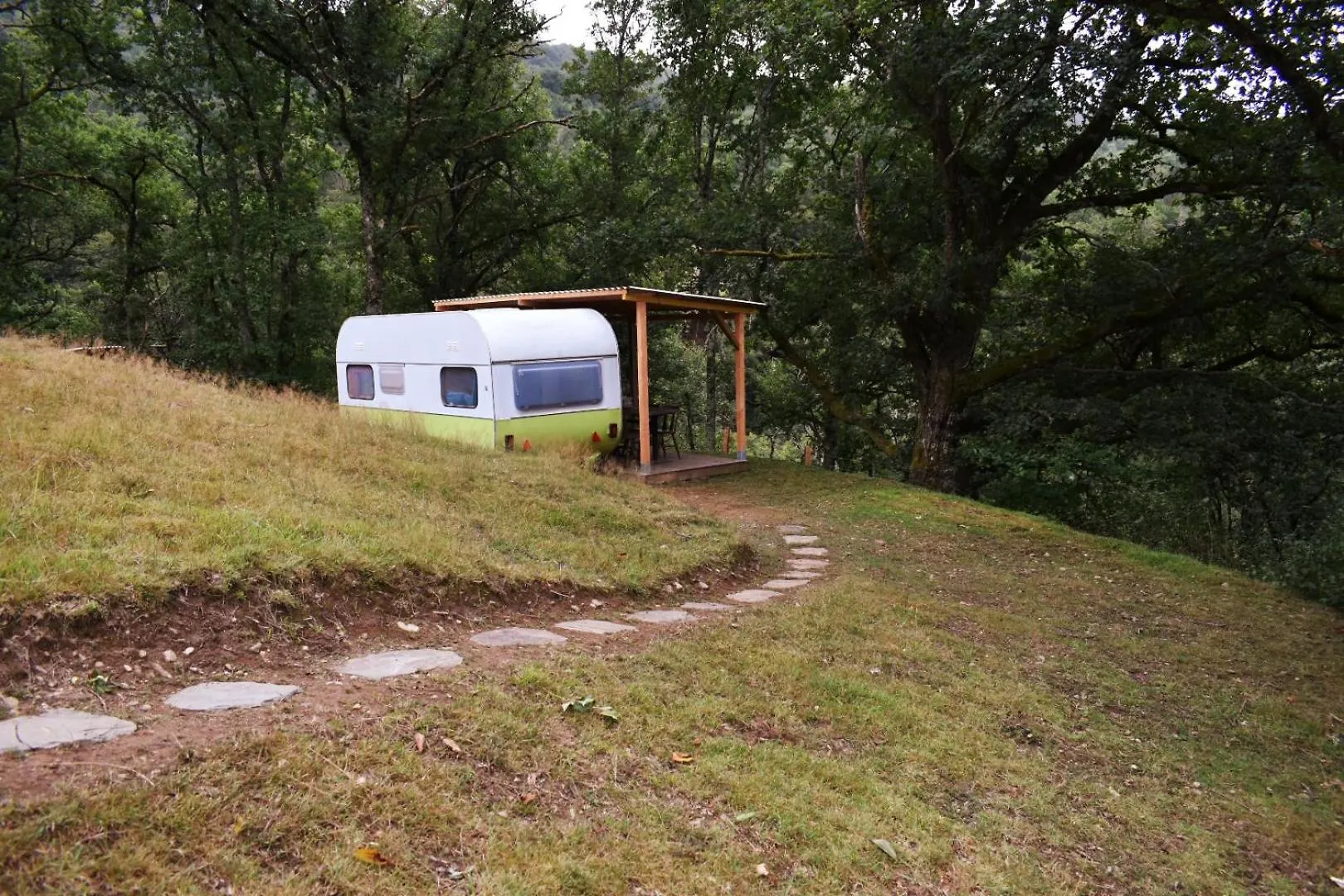 Caravane En Pleine Nature Saint-Etienne-de-Chomeil Campsite