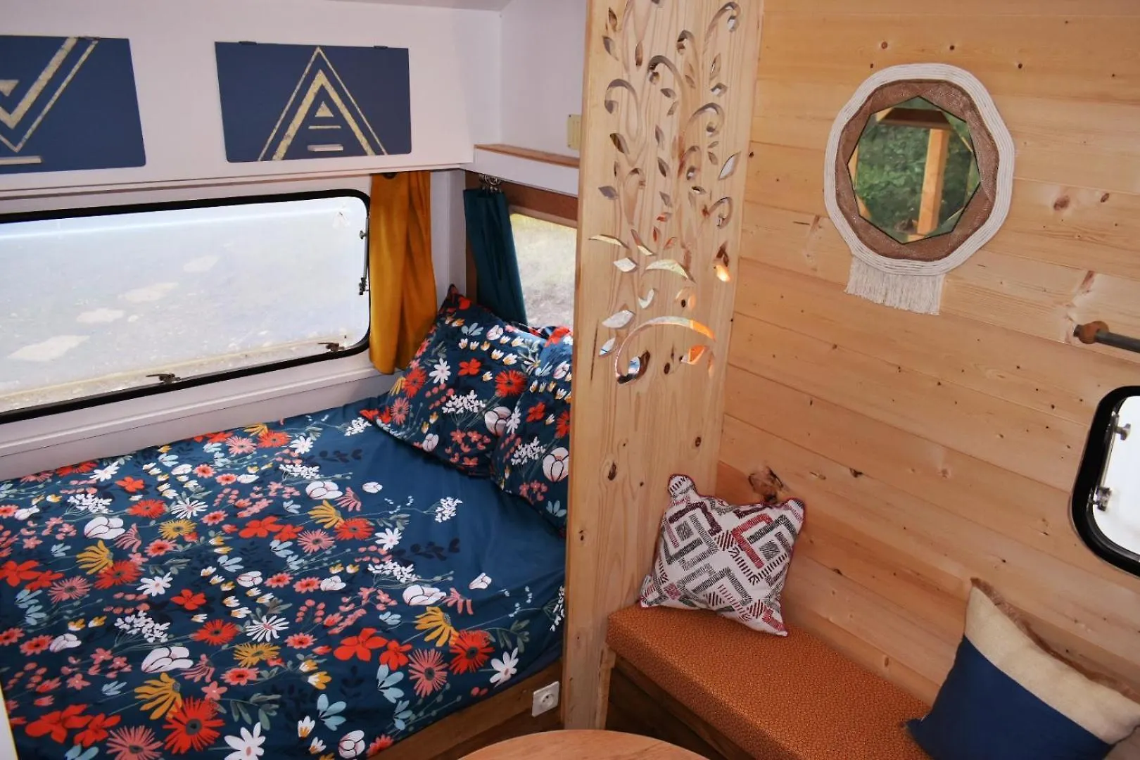 Campsite Caravane En Pleine Nature Saint-Etienne-de-Chomeil